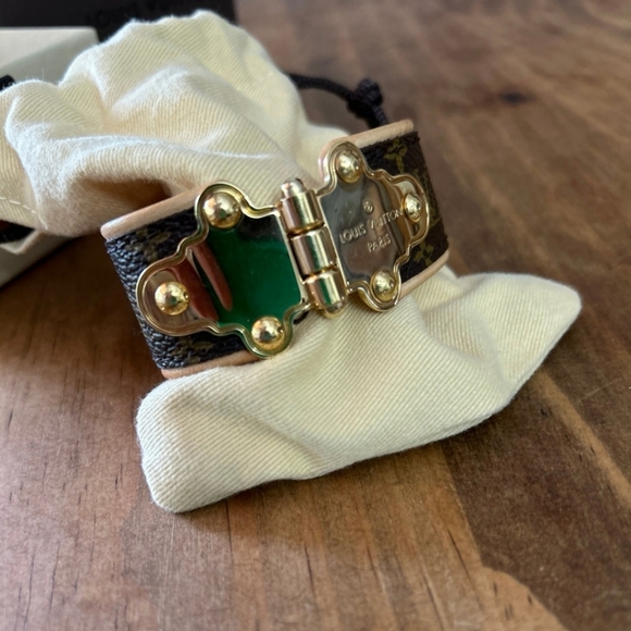Louis Vuitton Two-Toned Leather Monogram Bracelet 🥰 - Picture 3 of 7
